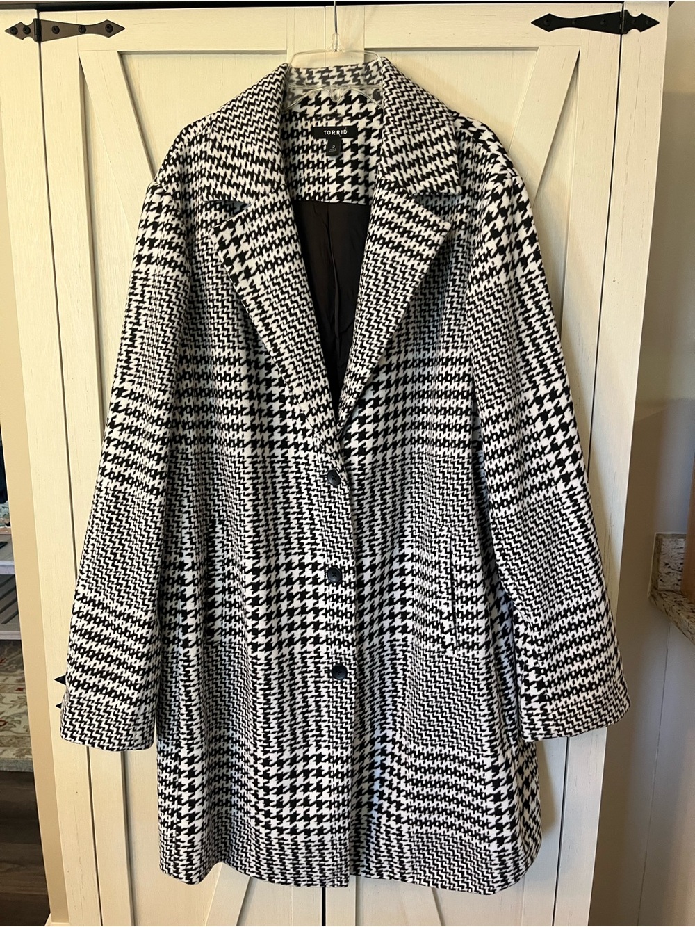 Torrid Black & White Houndstooth Pea Coat size 2